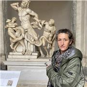 Profesora de Lengua castellana y Literatura especializada en alumnos de ESO (18 años ejerciendo de profesora y tutora)